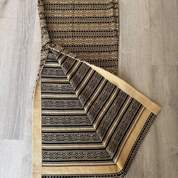 Gorgeous St.John Women’s Gold & Black embellished Knit Evening Gown Size 6 - Picture 6 of 12